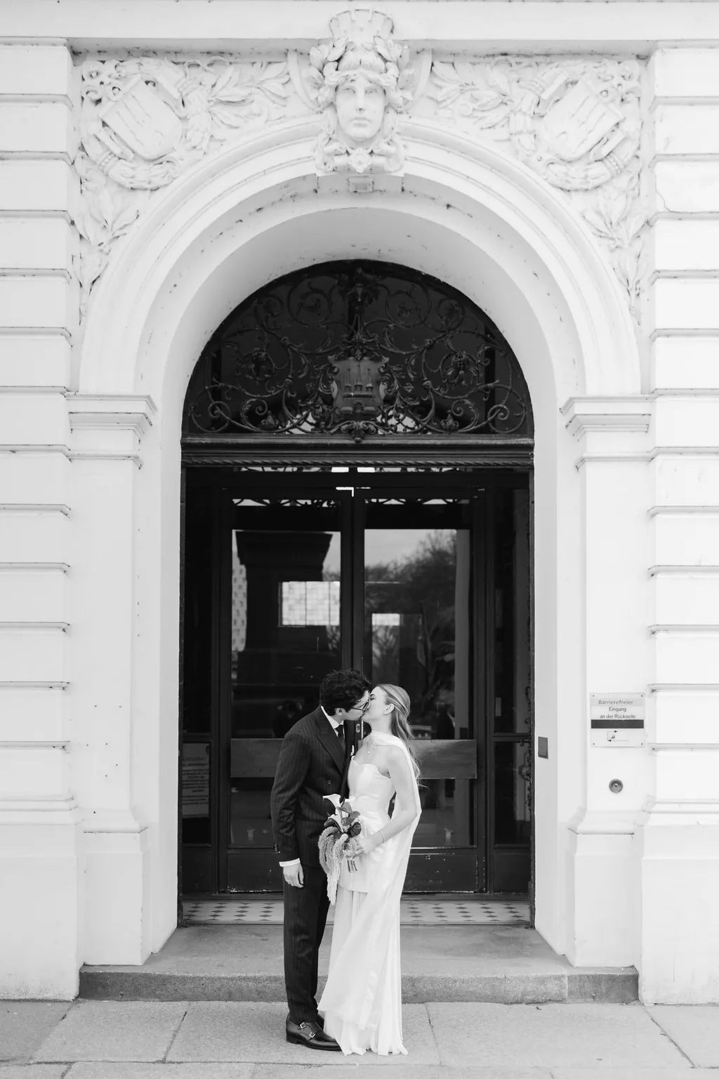 Sophia & Behnam, Standesamt Altona, Bild 3